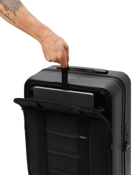 Reisekoffer Db Ramverk Front Access Carry-on Black Out - 2024/25