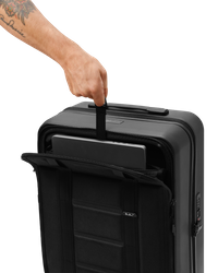 Walizka Db Ramverk Front Access Carry-on Black Out - 2024/25